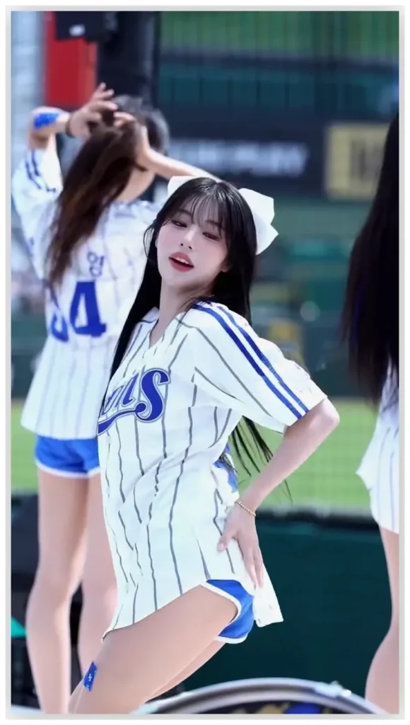 유세빈 그라운드 응원 전신 모습