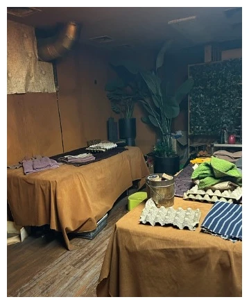 양재역 왕쑥뜸방 시술실에 놓인 관리용 침대