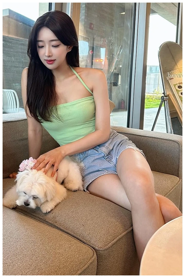 양윤진 기상캐스터 인스타 반려견 말티즈와 함께한 일상 사진