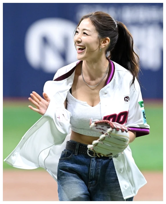 지효 시구 건강미가 돋보이는 크롭탑 코디