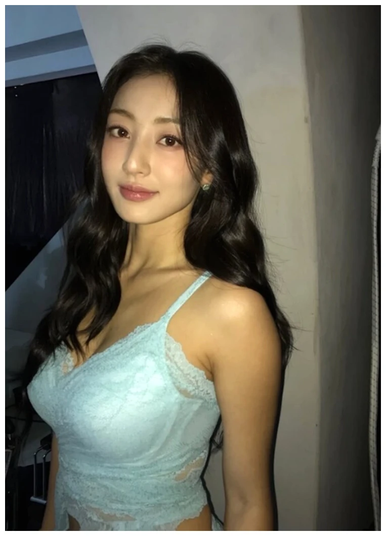 지효 비너스 새 모델 발탁 화보 이미지