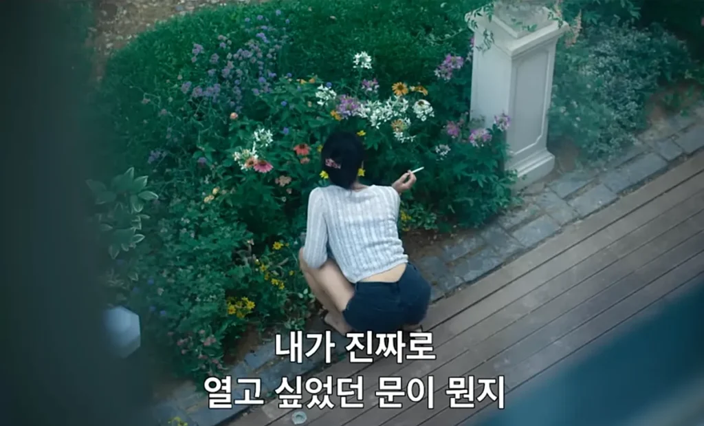 김윤진 (출처: 맨 끝줄 소년 예고편)